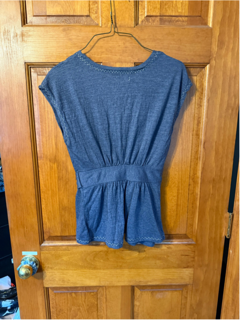 Women's Max Studio Blouse Size M Blue White V-Neck Tie Waist - Picture 4 of 4